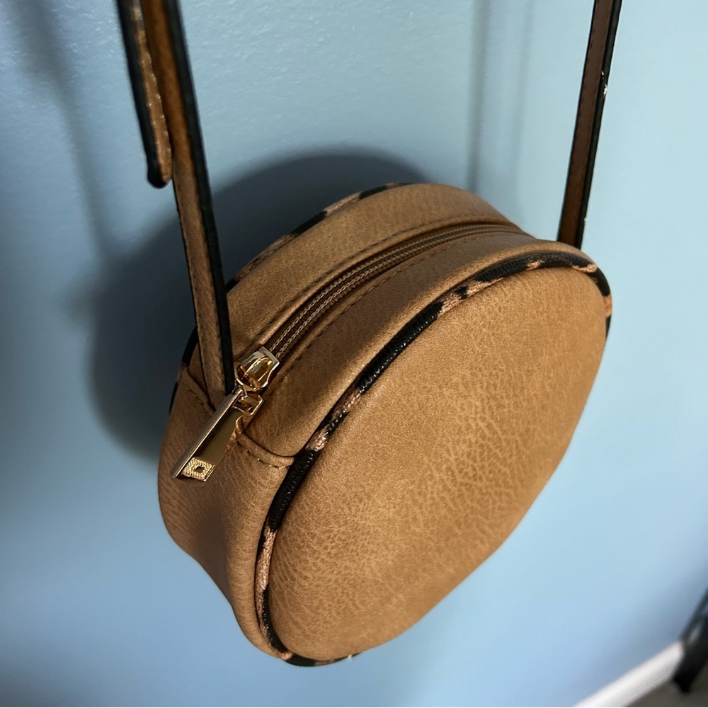 Tan purse- crossbody strap- with matching wallet